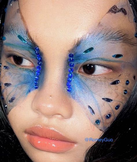 Blue Caterpillar Makeup, Insect Inspired Makeup, Monarch Butterfly Makeup Halloween, Bug Makeup Looks, Bug Makeup Halloween, Moth Face Paint, Moth Eye Makeup, Bug Inspired Makeup, Painterly Makeup