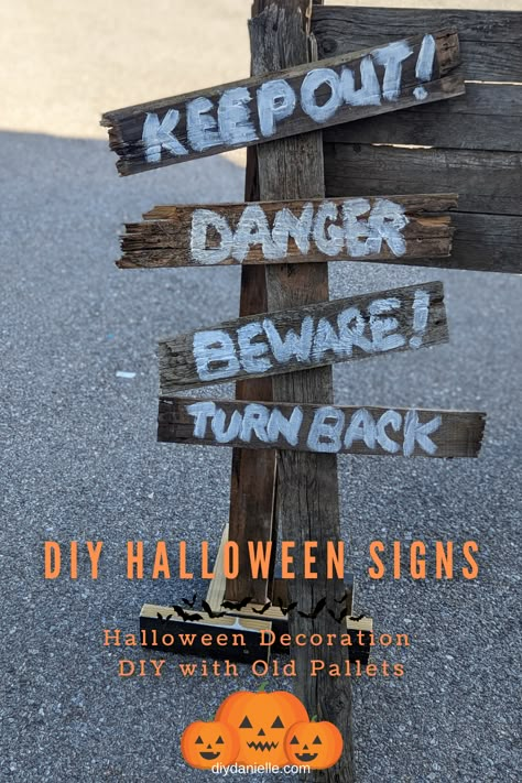 Diy Beware Halloween Sign, Halloween Beware Signs Diy, Halloween Diy Wood Decorations, Diy Halloween Signs Cardboard, Beware Sign Halloween, Halloween Directional Signs, Halloween Outdoor Signs, Diy Halloween Decorations Outdoor Wood, Halloween Wood Signs Diy