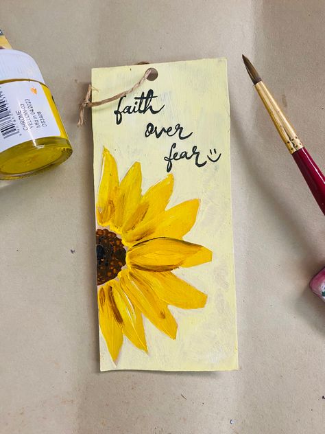 Cute Bookmark design with sunflower and acrylic Simple Painted Bookmarks, Diy With Cardboard, Yellow Bookmark Ideas, Paint Sample Bookmarks Diy, Bookmarks Sunflower, Sunset Bookmark Watercolor, Bookmark Yellow, Sunflower Bookmark, Bookmark Diy