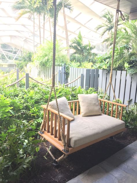 Relax Ayunan Taman Aesthetic, Bangku Taman Aesthetic, Wooden Swings In Living Room, Jhula On Terrace, Indian Swing Living Rooms, Garden Swing Seat, Garden Swing, Wooden Swings, Swinging Chair