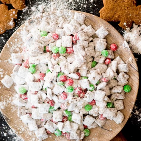 Christmas Reindeer Chow Recipe (Unbelievably Fast) - Sweetly Splendid Reindeer Munch, Christmas Munch, Holiday Puppy Chow, Monkey Munch, Christmas Puppy Chow, Reindeer Chow Recipe, Puppy Chow Cookies, Puppy Chow Christmas, Reindeer Chow