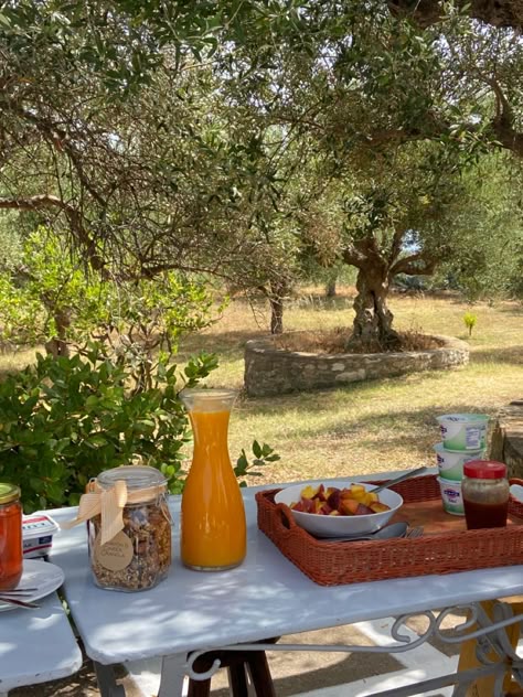 Greek Breakfast Aesthetic, Breakfast Outside Aesthetic, Spanish Breakfast Aesthetic, Summer Breakfast Aesthetic, Italian Breakfast Aesthetic, Spring Morning Aesthetic, Breakfast Table Aesthetic, Countryside Breakfast, Spring Cleaning Aesthetic