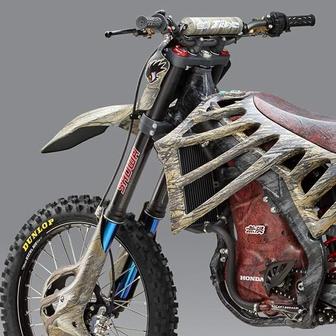 Getting the Honda Mugen E-Rex electric dirt bike is like diving into the world of Iron Sky with its prehistoric (literally) aesthetics and high-tech core. Honda Sports Car, Iron Sky, Dirt Bike Accessories, Custom Dirt Bike, Eletric Bike, Battery Bike, Honda Dirt Bike, Dirt Bike Gear, Cool Dirt Bikes