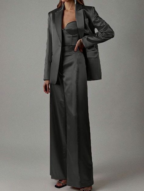 Bridesmaid Pantsuit, Officiant Attire, Outfit Graduacion, Elegantes Party Outfit, Degree Outfit, Cocktail Party Attire, Bridesmaid Suits, Formal Suits For Women, Wedding Guest Suits