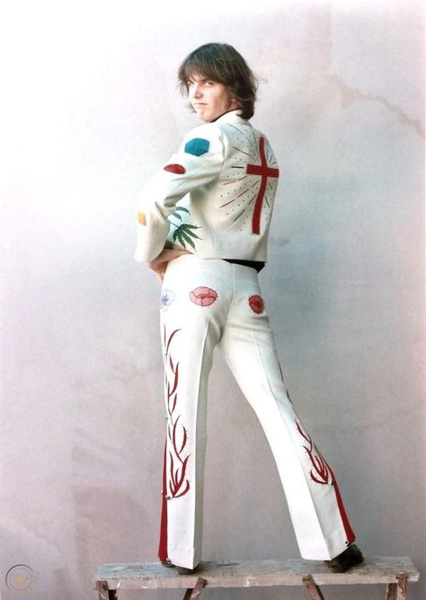 GRAM PARSONS Orig. Jim McCrary Photograph FLYING BURRITO BROTHERS Nudie Suit | #1901306724 Nudie Suit, Flying Burrito Brothers, Gram Parsons, Vintage Western Wear, Snowboarding Style, Western Costumes, I Saw The Light, Americana Fashion, Portrait Poses