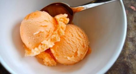 Peach Frozen Yogurt, Mango Ice Cream Recipe, Orange Ice Cream, Peach Ice Cream, Mango Ice Cream, Homemade Ice Cream Recipes, Ice Cream Machine, Ice Cream Flavors, Frozen Fruit