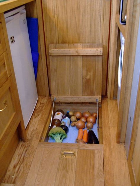 Underfloor Storage, Tiny House Kitchen Storage, Diy Kitchens, Mini Loft, Tiny House Storage, Diy Tiny House, Kombi Home, Camper Storage, Urban Interiors