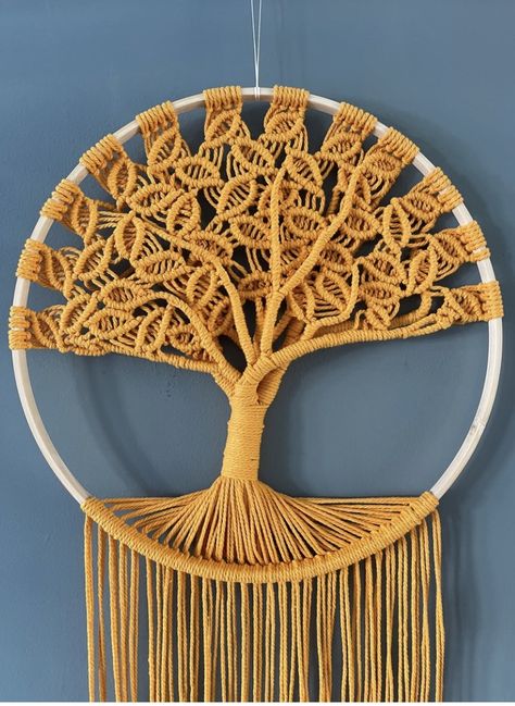 Free tutorial! Mural Macrame, Macrame Tree Of Life, Diy Fairy Wings, Macrame Tree, Jute Macrame, Macrame Wall Hanging Tutorial, Macrame Plant Hanger Patterns, Crochet Tree, Christmas Card Ornaments