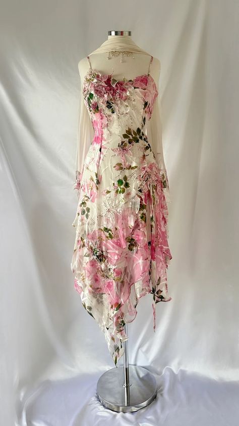 Fairy Hoco Dress, Garden Fairy Aesthetic Outfit, Flower Inspired Dress, Garden Fairy Aesthetic, Fairy Aesthetic Outfit, Magic Clothes, Floral Evening Dresses, Fairycore Dress, Hoco Dress