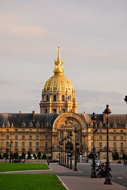 Late afternoon light on the dome of Hotel des Invalides in Paris Hotel Des Invalides Paris, Hotel Des Invalides, Les Invalides, Afternoon Light, London History, French History, Chateau France, Visit France, Late Afternoon