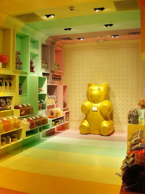 Candy Shop Roundup: Where to Get the Willy Wonka Experience - Condé Nast Traveler Candy Shop Ideas Design, Candy Shop Design, Sweet Shop Design, Toy Store Design, Candy Store Design, Candy Store Display, Candy Stores, Candy Room, Candy Shops