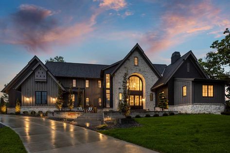 Rustic House Exterior, Pretty Houses, Modern Farmhouse Exterior, Farmhouse Exterior, Luxury Homes Dream Houses, Dream House Exterior, House Goals, Dream House Plans, Style At Home