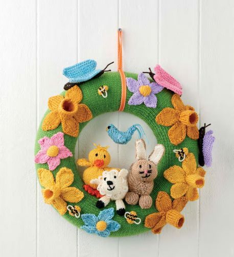 Free free butterfly knitting patterns Patterns ⋆ Knitting Bee (6 free knitting patterns) Easy Spring Wreath, Knitted Easter Crafts, Knitted Wreath, Stitch Wreath, Knitting Patterns Free Dog, Christmas Knitting Patterns Free, Short Series, Crochet Wreath, Kids Knitting Patterns