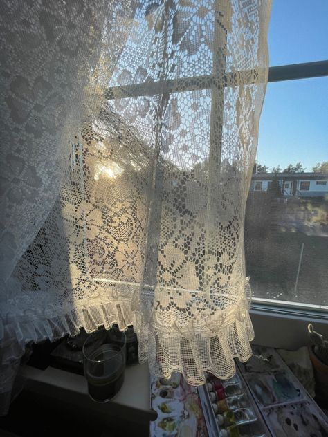 White Lace Curtains Aesthetic, Vintage Window Curtains, Cluttered Bedroom Aesthetic Vintage, Lace Window Curtains, Vintage Lace Curtains Bedroom, White Lace Curtains Bedroom, Doily Aesthetic, Lace Curtains Aesthetic, Window Seal Ideas Decor