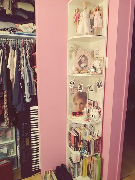 2013 Bedroom, 2010 Room, 80s Bedroom, Girly Room, Cute Bedroom Decor, Corner Shelf, Teenage Bedroom, Dreamy Room, Kawaii Room