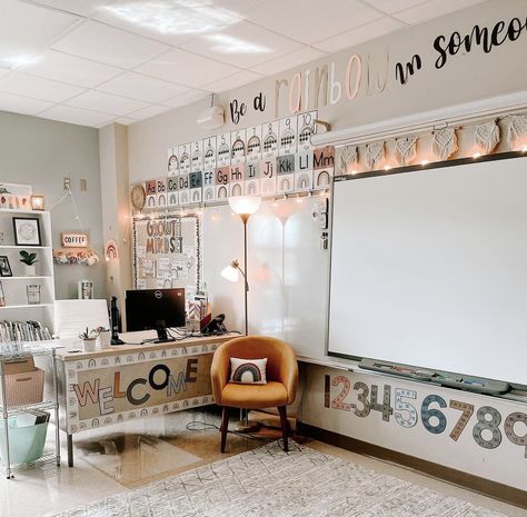 Behavioral Classroom Ideas, Classroom Areas, Natural Classroom, Classroom Designs, Daycare Curriculum, Teaching Classroom Decor, Boho Classroom Decor, Elementary Classroom Themes, Calm Classroom