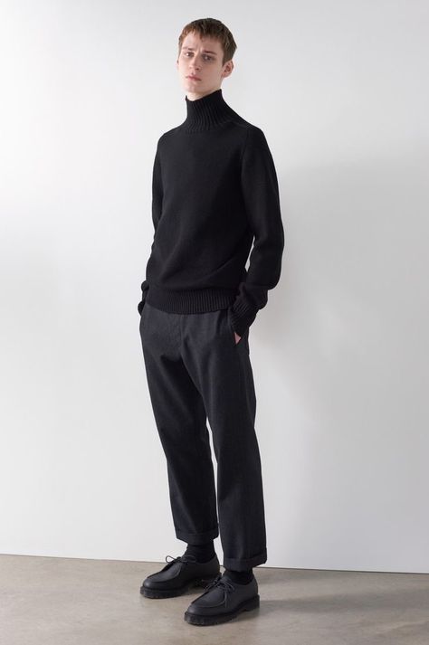 Minimalism Men Style, Office Look Men, Teacher Outfits Men, Male Teacher Outfits, Trousers Outfit Men, Men Photoshoot, British Outfits, Margaret Howell, Poses References