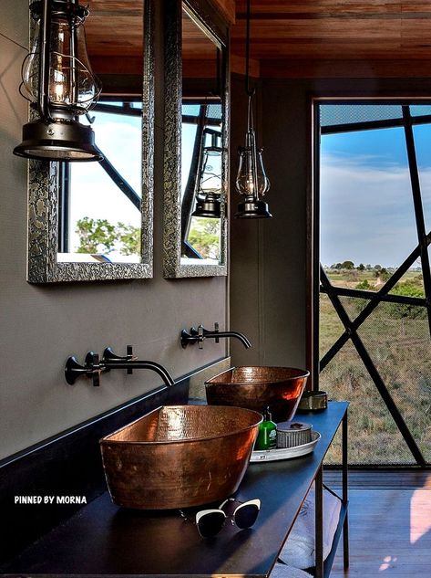 Lodge Kitchen Ideas, Safari Bathroom, Lodge Bathroom, Lodge Kitchen, African Nature, African Interior Design, African Interior, Star Shower, Safari Lodge