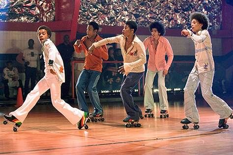 Bow Wow is likeable in formulaic 'Roll Bounce' - today ... Roll Bounce, Disco Roller Skating, Jam Skating, Best Roller Skates, Friday Night Fever, Roller Derby Skates, Derby Skates, Roller Rink, Quad Skates