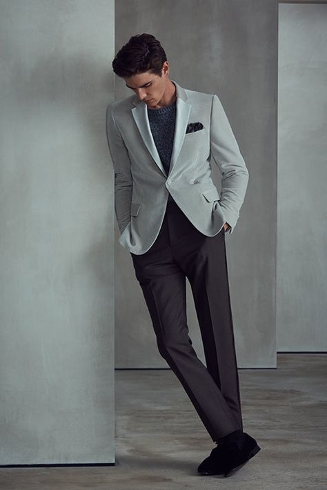 Masculine Poses, Suit Photoshoot, Men Poses, Casual Grooms, Fashion Still Life, Shoot Poses, Mens Photoshoot Poses, Male Models Poses, Francoise Hardy