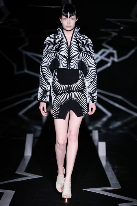 Optical Illusion Dress, Iris Van Herpen, Optical Art, Armani Prive, Illusion Dress, Avant Garde Fashion, Zuhair Murad, Elie Saab, Couture Collection