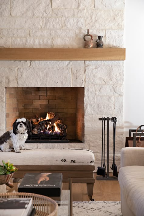 White Stone Fireplace, Farmhouse Fireplace Ideas, White Stone Fireplaces, Modern Farmhouse Fireplace, How To Make Corner Sofa, Stone Fireplace Surround, Wood Mantle, Fireplace Designs, Mid Century Ranch