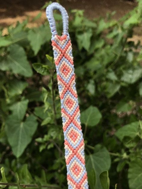 Diamond Friendship Bracelet Pattern, Bracelets With Beads, Diamond Friendship Bracelet, Chevron Friendship Bracelets, Braided Friendship Bracelets, Diy Bracelets With String, String Bracelet Patterns, Friendship Bracelet Patterns Easy, Yarn Bracelets