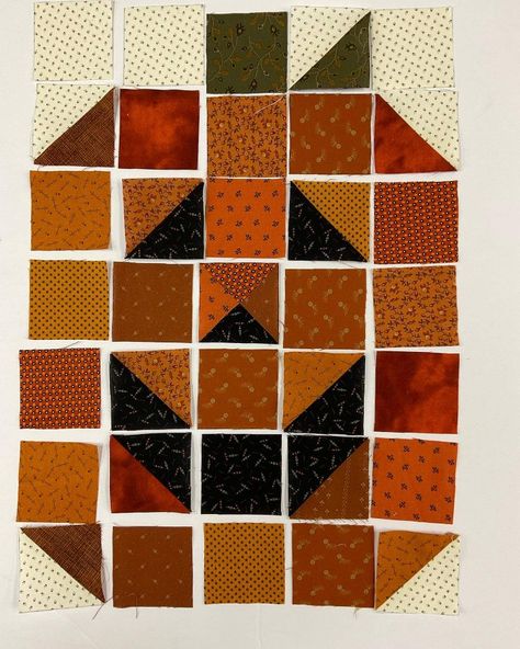 Quilted Pumpkin Wall Hanging, Quilt Pumpkins, Pumpkin Quilts, Pumpkin Wall Hanging, Pumpkin Quilt Pattern, Pumpkin Quilt, Quilt Halloween, Autumn Quilts, Halloween Sewing Projects