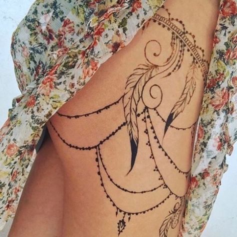 Sexy henna 🔥 for hot summer and nights  #mehndi #mehndiart #mehndidesigns #mehnditattoo #henna #hennatattoo #hennaart #hennadesigns Hip Henna, Hip Tats, Henna Tattoo Back, Henna Tattoo Diy, Back Henna, Body Tattoo Design, Wrist Tattoo Designs, Wrist Tattoo Ideas, Rib Tattoos For Women