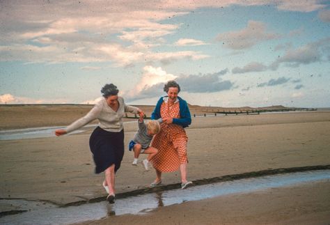 Rural Photography, British Beaches, Still Photography, Film Inspiration, World Photography, Wedding Photo Inspiration, Vintage Photographs, Art Reference Poses, Film Photography