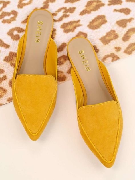 Chunky Mule Shoes, Loafer Mules Outfit, Ulzzang Shoes, Mules Outfit, Pointed Loafers, Shoes Fashion Photography, Zipper Heels, Women Flats, Loafer Mules