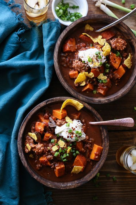 Crock Pot Boozy Bison and Sweet Potato Chili Bison Chili Recipe, Chili Crock Pot, Bison Stew, Bison Chili, Bison Recipes, How To Cook Chili, Potato Chili, Favorite Chili Recipe, Crockpot Chili