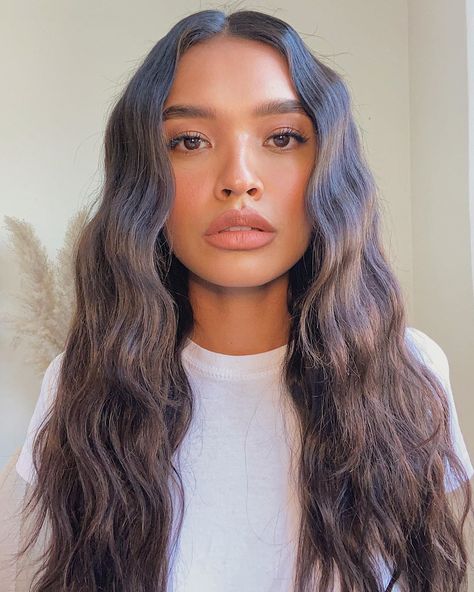 Nicole Elise on Instagram: “Mermaid waves all year round 🧜‍♀️ I used the @bondiboost wave wand to achieve this look #BoostYourRoots #BondiBoost” Summer Waves Hairstyles, Water Waves Hair, Mermaid Waves Long Hair, Beachy Hair Waves, Flatiron Waves, Mermaid Waves Hairstyles, Mermaid Hair Brunette, Wavy Mermaid Hair, Mermaid Hair Waves No Heat