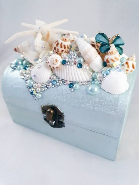 Tiki Mermaid, Treasure Chest Craft, Iphone Decor, Mermaid Tales, Nautical Ideas, Chest Jewelry, Big Ocean, Diy Mermaid, Mermaid Toys