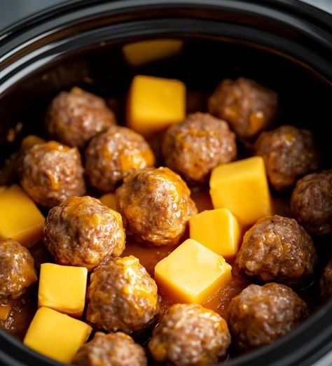 Slow Cooker Mississippi Meatballs Recipe Slow Cooker Mississippi Meatballs, Crockpot Meatball Dinner Ideas, Mississippi Meatballs Crockpot, Drunken Meatballs, Meatball Recipes Appetizer, Crockpot Meatball Recipes, Mississippi Meatballs, Party Meatballs, Crockpot Meatballs