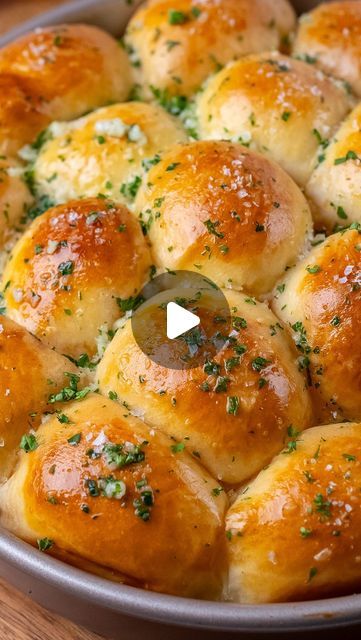 Garlic Buns, Cheesy Buns, Garlic Bread Recipe, Best Carrot Cake, Flaky Salt, Pull Apart Bread, Best Bread Recipe, Garlic Paste, Bun Recipe