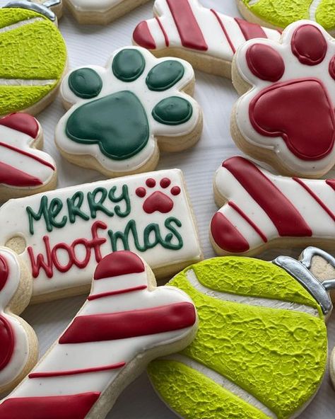 Christmas Dog Cookies Decorated, Dog Christmas Party, Dog Christmas Cookies Recipe, Pup Cookies, Dog Themed Cookies, Christmas Dog Cookies, Christmas Dog Biscuits, Dog Christmas Cookies, Dog Cookies Decorated