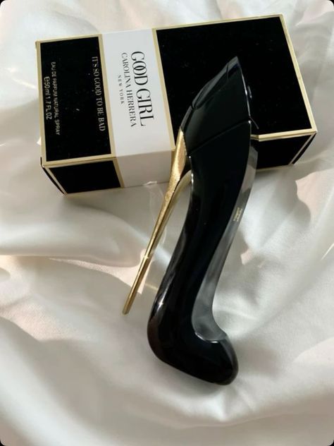 Good Girl Perfume, Koleksi Parfum, Carolina Herrera Perfume, Carolina Herrera Good Girl, Black Perfume, Perfume Scents, Perfume Lover, Stripe Fabric, Best Perfume