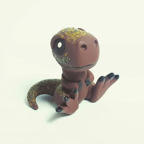 Baby Clay Tyrannosaurus Rex by MiniMythicals on DeviantArt - Brown Speckled Polymer Clay TRex T Rex Polymer Clay, Polymer Dinosaur, Dinosaur Clay Sculpture, Dinosaur Polymer Clay, Polymer Clay Dinosaur, Clay Dinosaur, Arte 8 Bits, Clay Dragon, Dinosaur Crafts