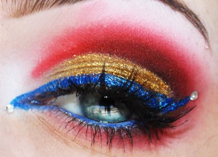 iron man inspiration Superhero Makeup, Eye Make Up Ideas, Party Makeup Ideas, Wonder Woman Makeup, Dramatic Wedding Makeup, Wedding Eyes, Make Up Halloween, Red Eye Makeup, Drag Make-up