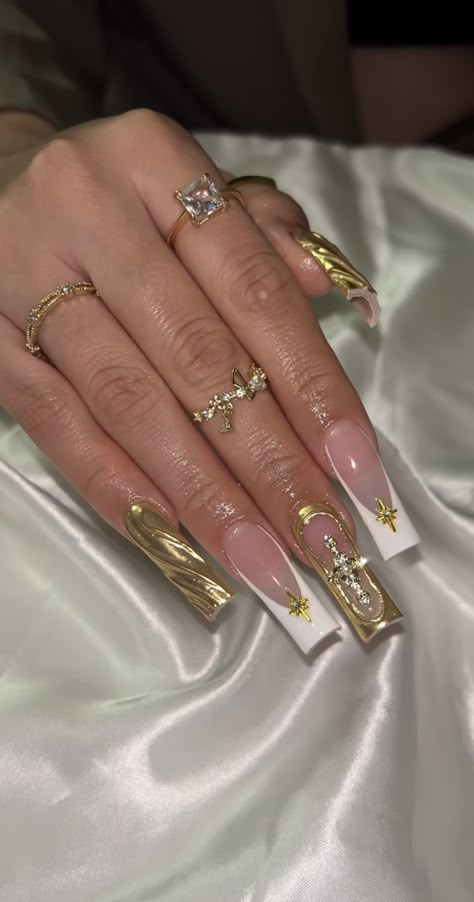 Gold Baddie Nails, White And Gold Nails Simple, Birthday Nails Gold, Ateez Nails, Md Nails, Royals Nails, Hot Nail Designs, Forever Roses, Hippie Nails