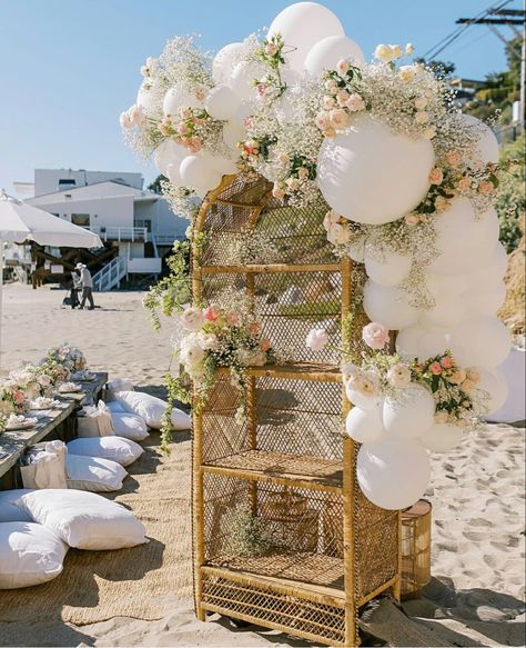 Birthday Beach Picnic, Deco Ballon, Sunday Feels, Boho Birthday Party, Floral Installation, Floral Balloons, Balloon Installation, Boho Beach Wedding, Boho Party