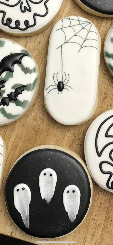 Fall Desserts Decorated, Cute Fall Cookies Decorated, Frosted Halloween Cookies, Black Halloween Cookies, Spider Web Sugar Cookies, Spooky Decorated Cookies, Royal Iced Halloween Cookies, Beetlejuice Cookies Royal Icing, Cute Cookies Decorated