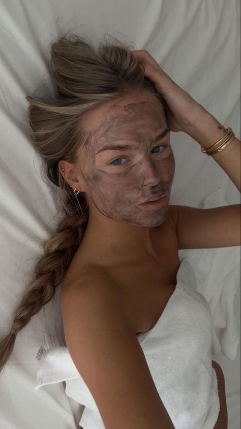 Mask Aesthetic, Vogue Beauty, Healthy Lifestyle Motivation, Billionaire Lifestyle, Blonde Girl, Clean Beauty, Hair Mask, Beauty Care, Clear Skin