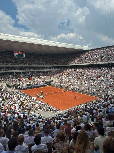 Tennis Wag Aesthetic, Tennis Wag, Mode Tennis, Tennis Core, Tennis Girl, Luxury Lifestyle Couple, Tennis Aesthetic, Vintage Tennis, Summer Dream