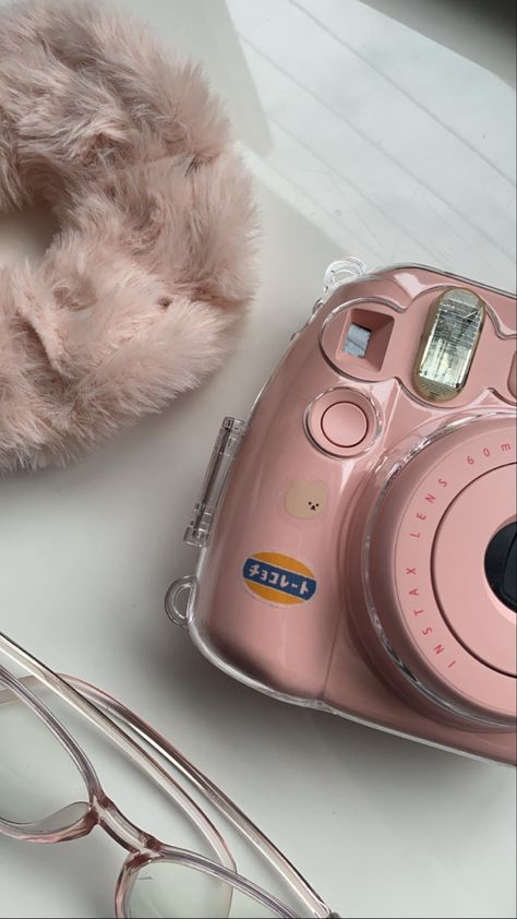 Pink Camera Aesthetic, Camera Aesthetic Pink, Pink Polaroid, Polaroid Wallpaper, Pinky Girl, Iphone Wallpaper Classy, Soft Pink Theme, Hilarious Photos, Polaroid Camera