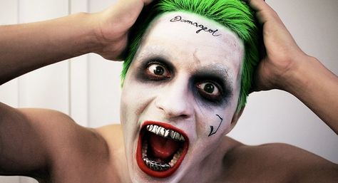 maquillage-halloween-homme-joker Female Joker Makeup, Joker Makeup Tutorial, Joker Halloween Makeup, Joker Halloween, Joker Makeup, Cool Halloween Makeup, Unique Halloween Costumes, Halloween Makeup Tutorial, Mens Hair