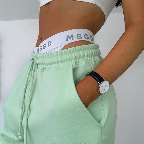 Loungewear Aesthetic, Jeans Pants Outfit, Cute Sweatpants Outfit, Mermaid Leggings, Cute Sweatpants, Women's Loungewear, Green Joggers, Sweatpants Outfit, Joggers Outfit