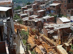 After showing pictures of housing in rural areas in Latin America, this picture shows how in the city there is also poverty and infrastructure problems in developing countries. Doctrine And Covenants, Poor Countries, Rural Area, Life Improvement, Developing Country, Latin America, Newspaper, Brazil, Independent Design