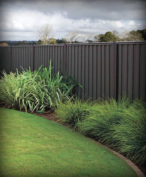 Colorbond Monument is a perfect colour for a fence Monument Colourbond Fence, Colourbond Fences, Dark Fence, Colorbond Fence, Fence Paint Colours, Good Neighbor Fence, Garden Fence Art, Black Fence, Fence Paint